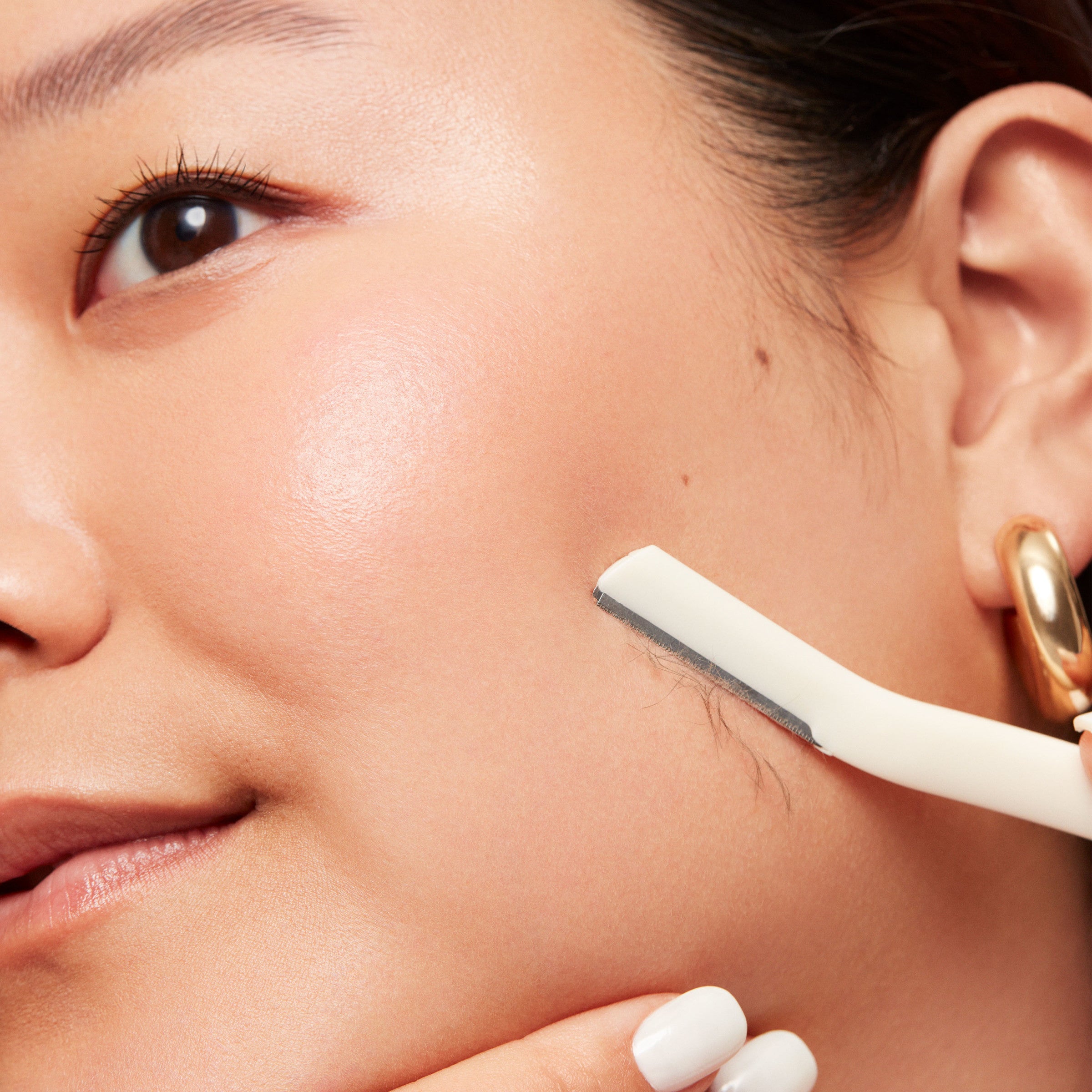 revlon-face-defuzzer-afeitador-facial-de-acero-inoxidable image 3